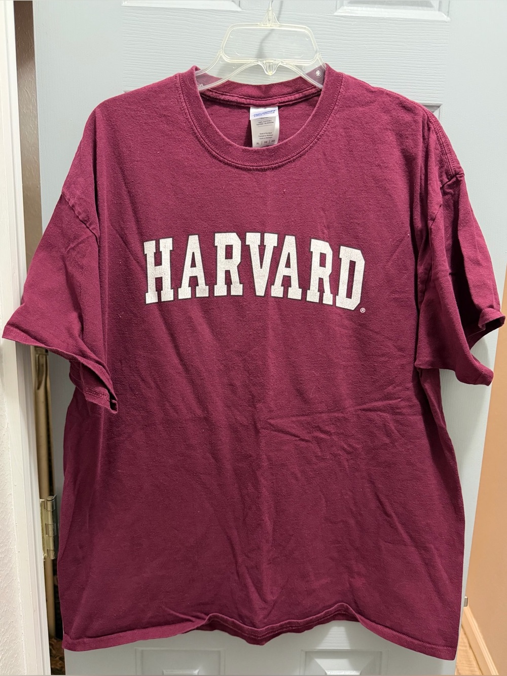 Harvard Gildan Brand Logo Mens Red Distressed T-shirt Size X-Large 100% Cotton